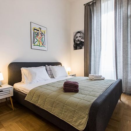 New Apartment On Rustaveli Avenue 第比利斯 外观 照片
