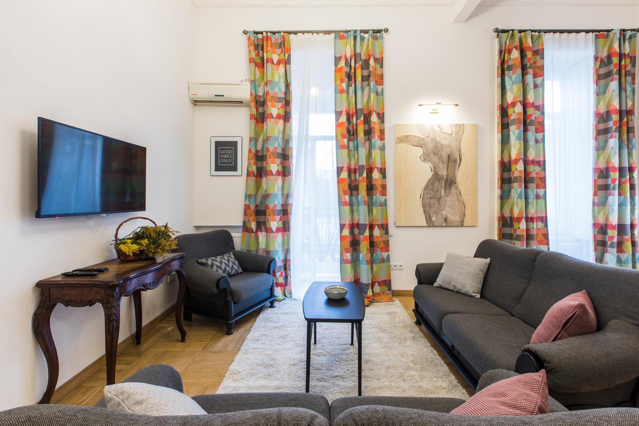 New Apartment On Rustaveli Avenue 第比利斯 外观 照片
