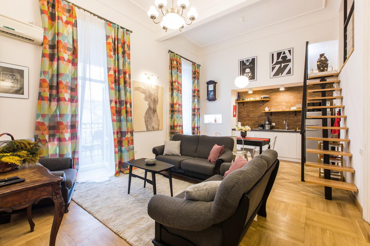 New Apartment On Rustaveli Avenue 第比利斯 外观 照片